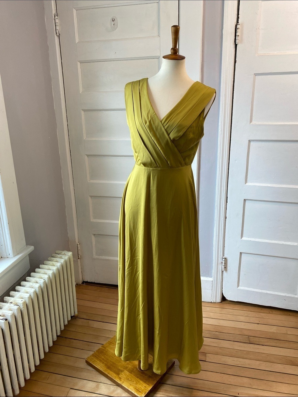 Banana Republic Pintuck Bodice Maxi Dress in Gilded Green, Size 6 - Picture 4 of 13